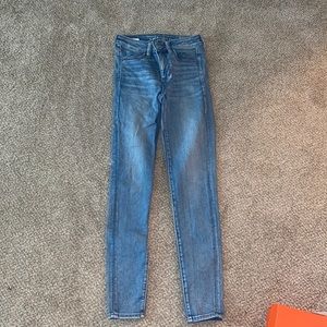 light wash american eagle jeans